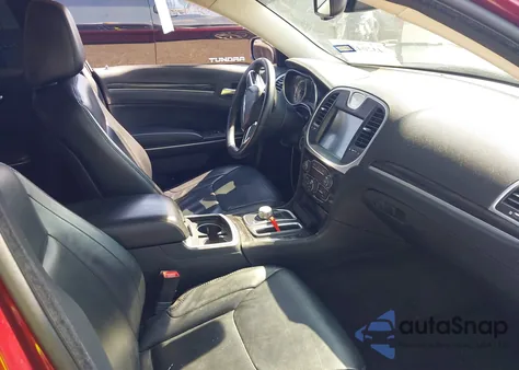 2016 Chrysler 300 Limited z USA, uszkodzony, nr VIN 2C3CCAAG0GH273780